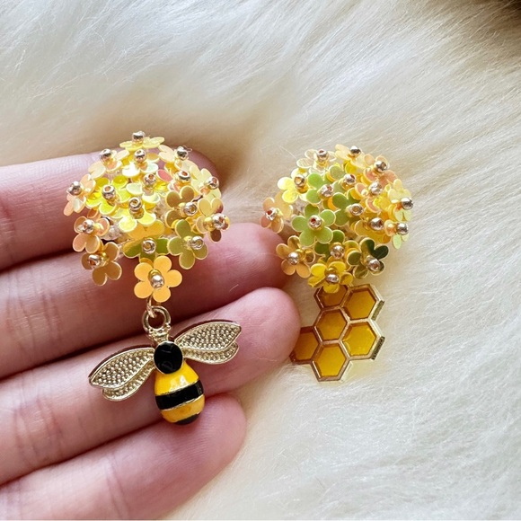 2/$30🌵 Flower Bouquet Sequin Cluster Bee Honeycomb Bumble Bee Earrings Boho NEW - Picture 1 of 11